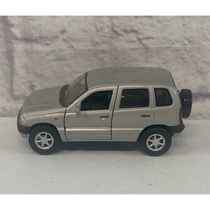 *BRAND NEW* Welly Diecast Chevrolet Chevy Niva Silver Truck 4.75 Inch